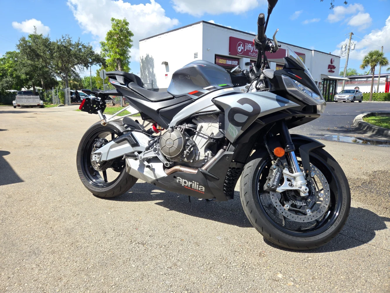 2023 Aprilia Tuono