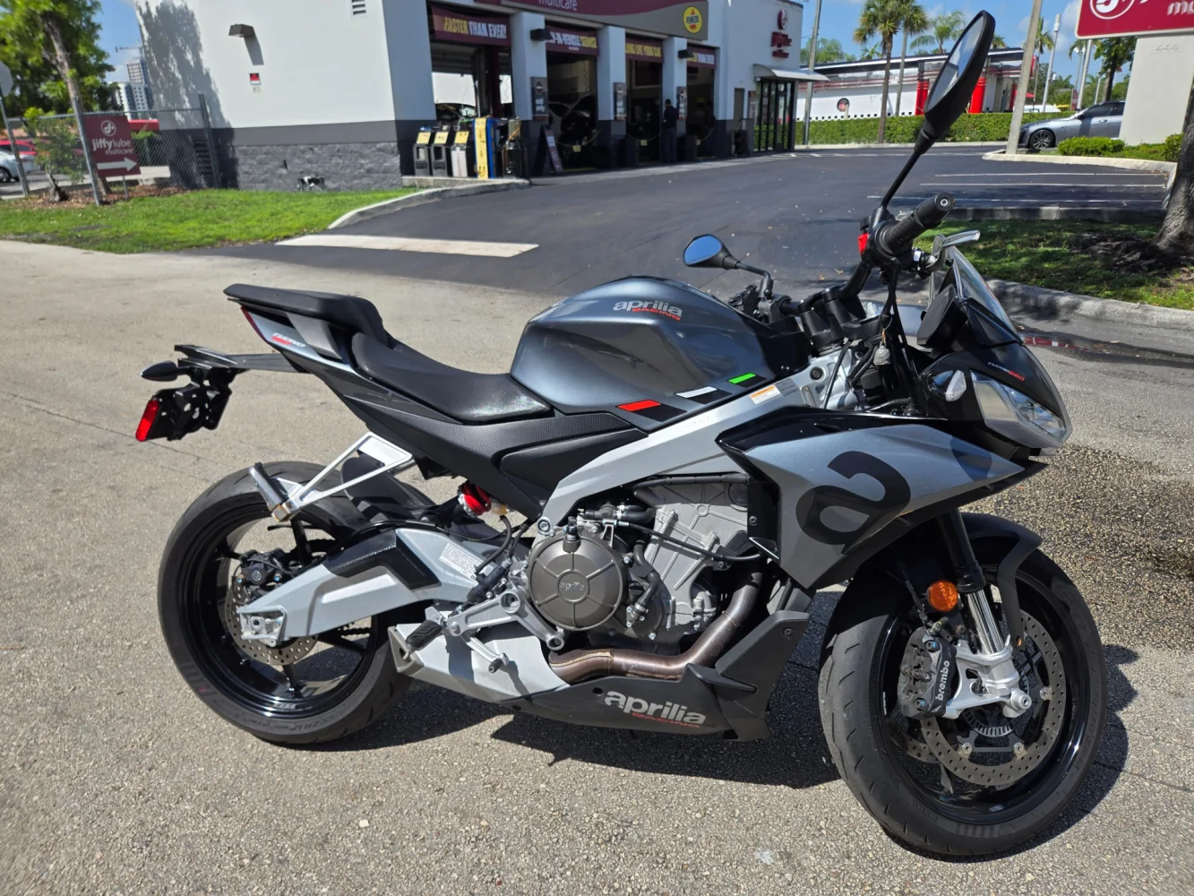 2023 Aprilia Tuono
