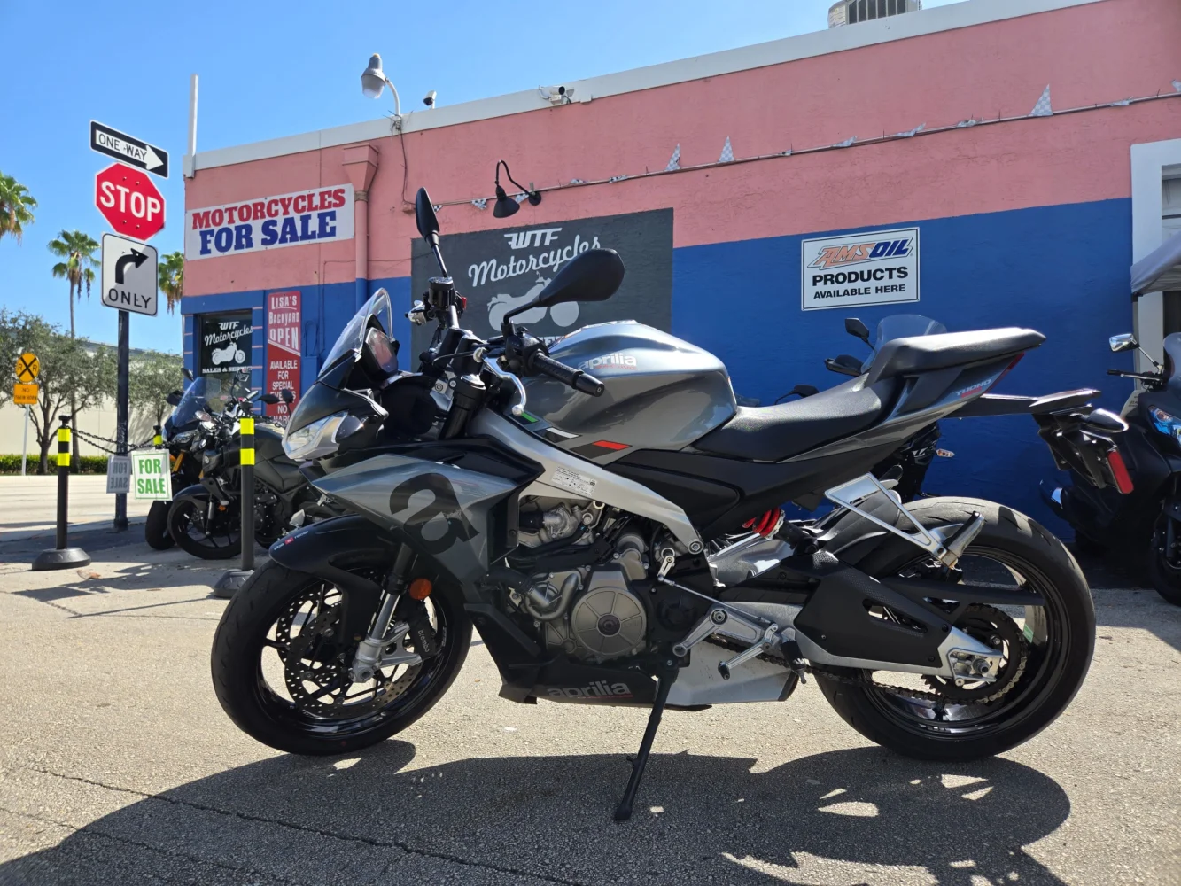 2023 Aprilia Tuono