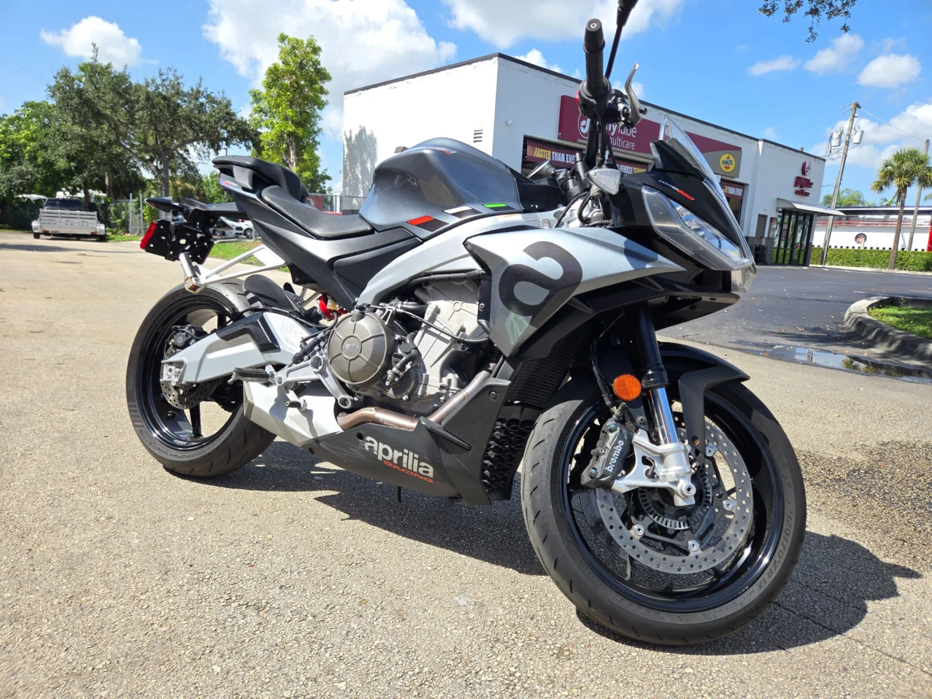 2023 Aprilia Tuono