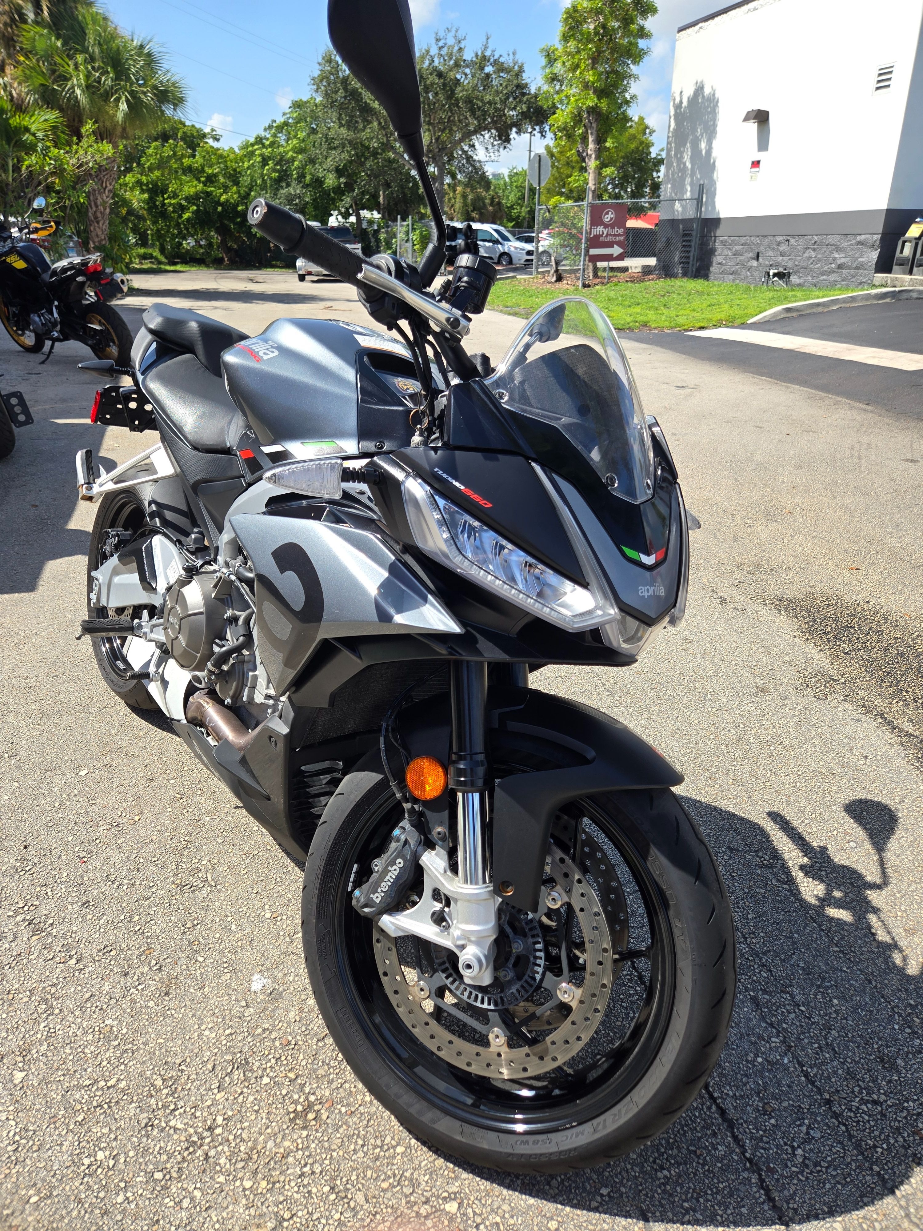 2023 Aprilia Tuono