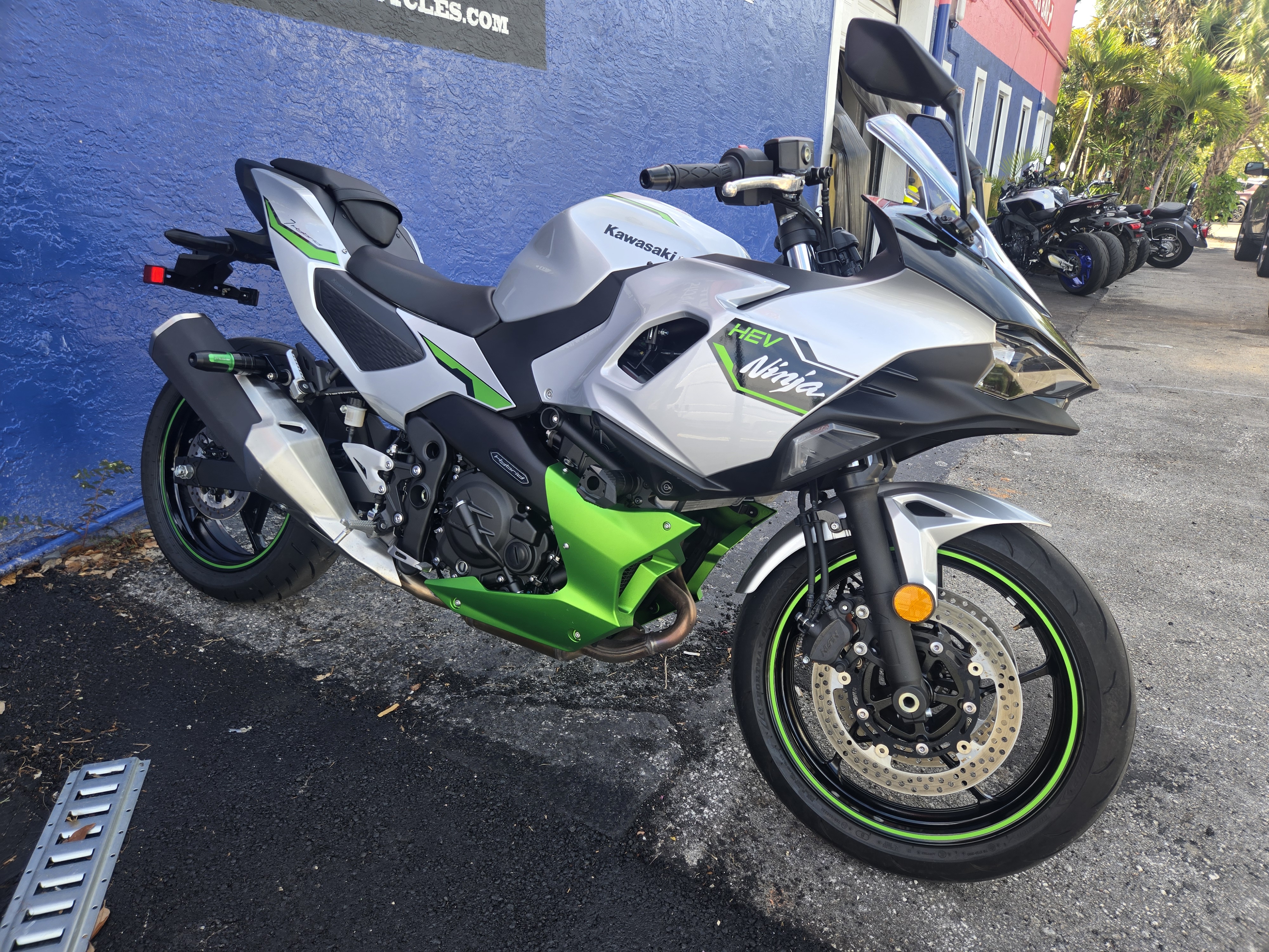 2024 Kawasaki Ninja 7 Hybrid abs