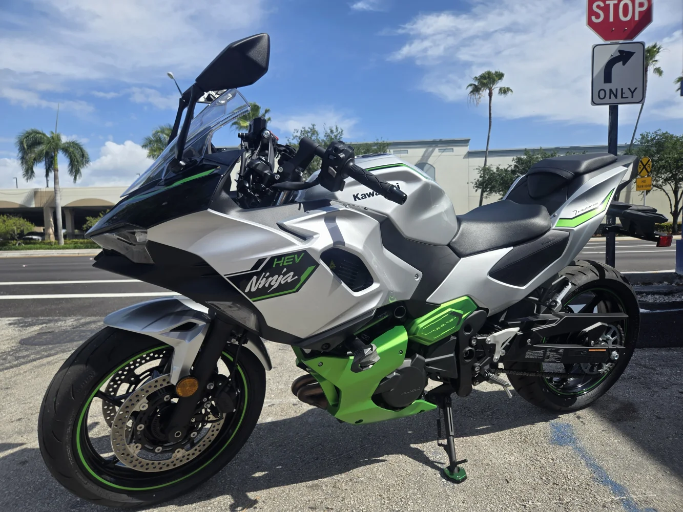 2024 Kawasaki Ninja 7 Hybrid abs