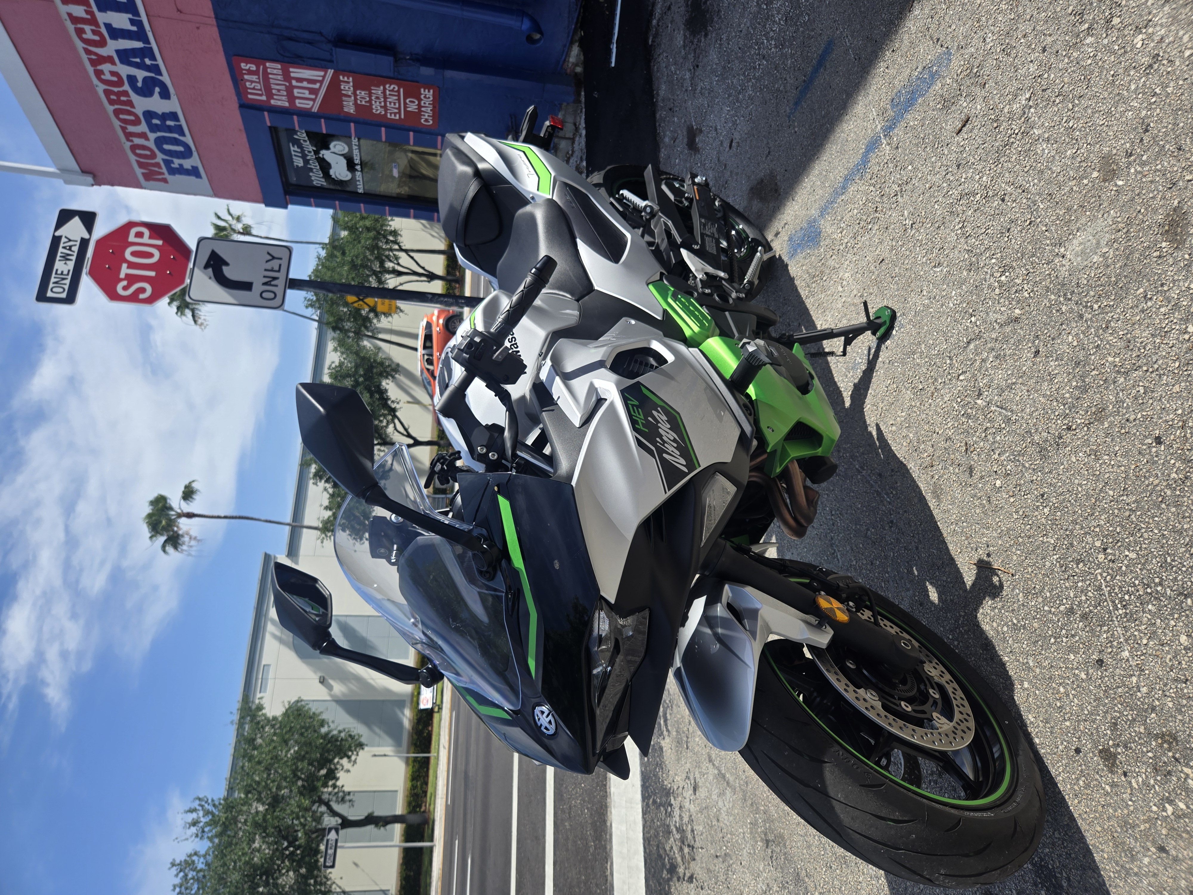 2024 Kawasaki Ninja 7 Hybrid abs