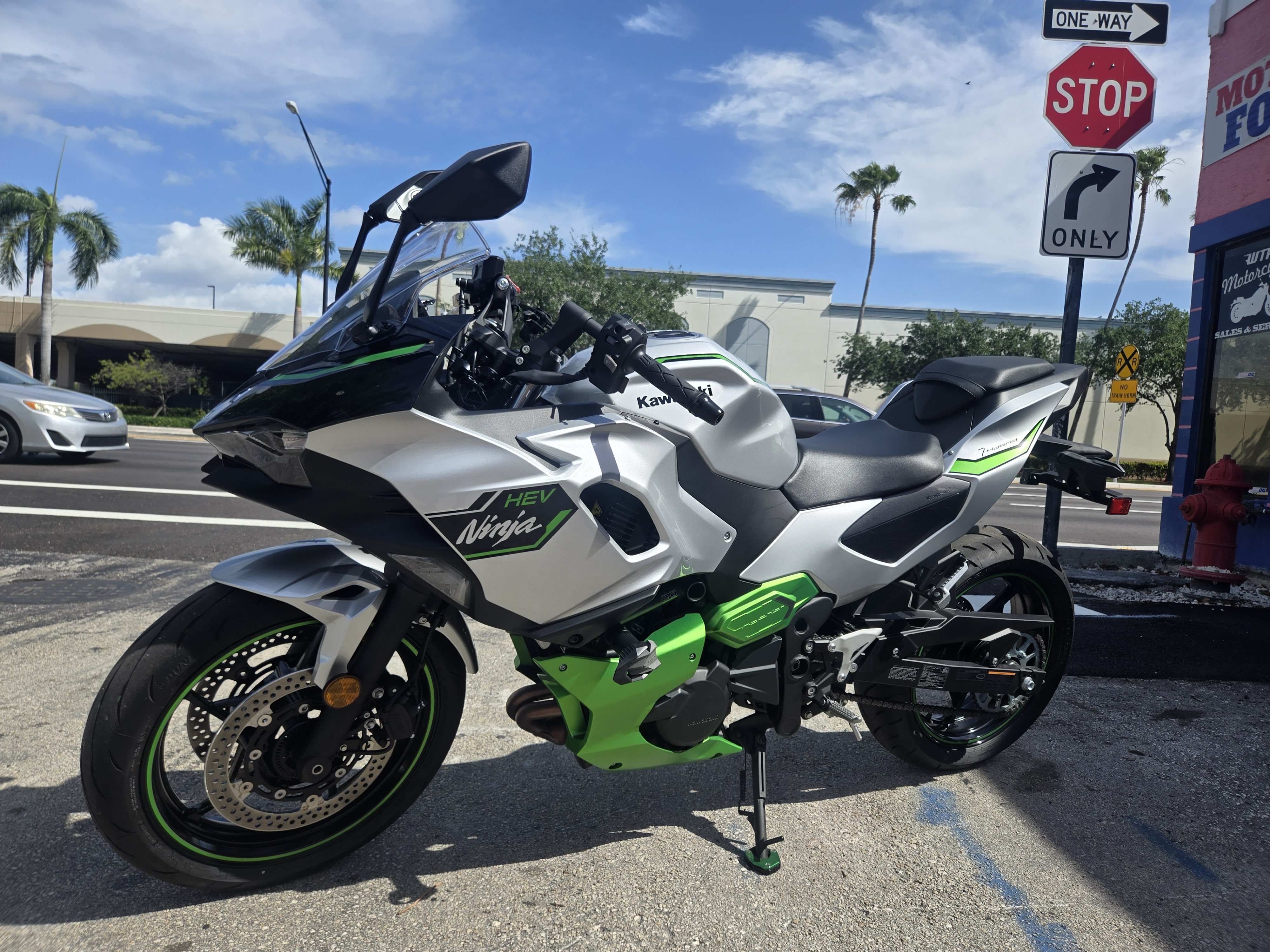 2024 Kawasaki Ninja 7 Hybrid abs