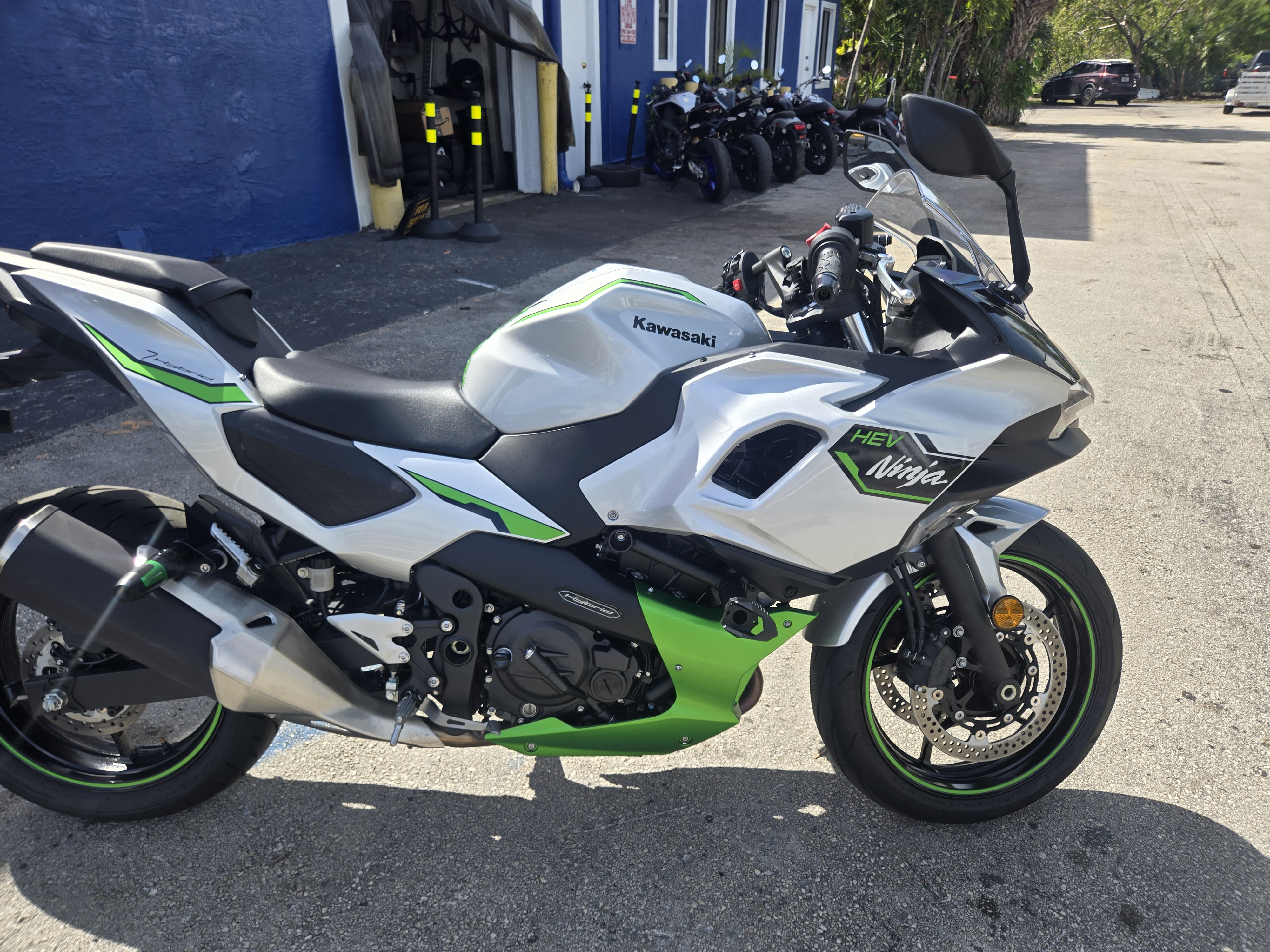 2024 Kawasaki Ninja 7 Hybrid abs