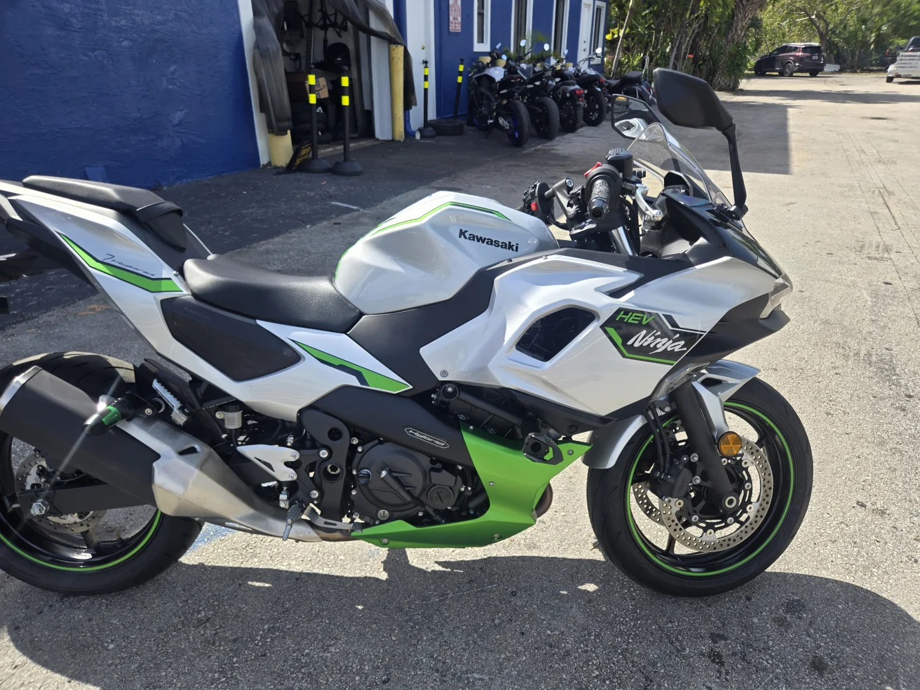 2024 Kawasaki Ninja 7 Hybrid abs