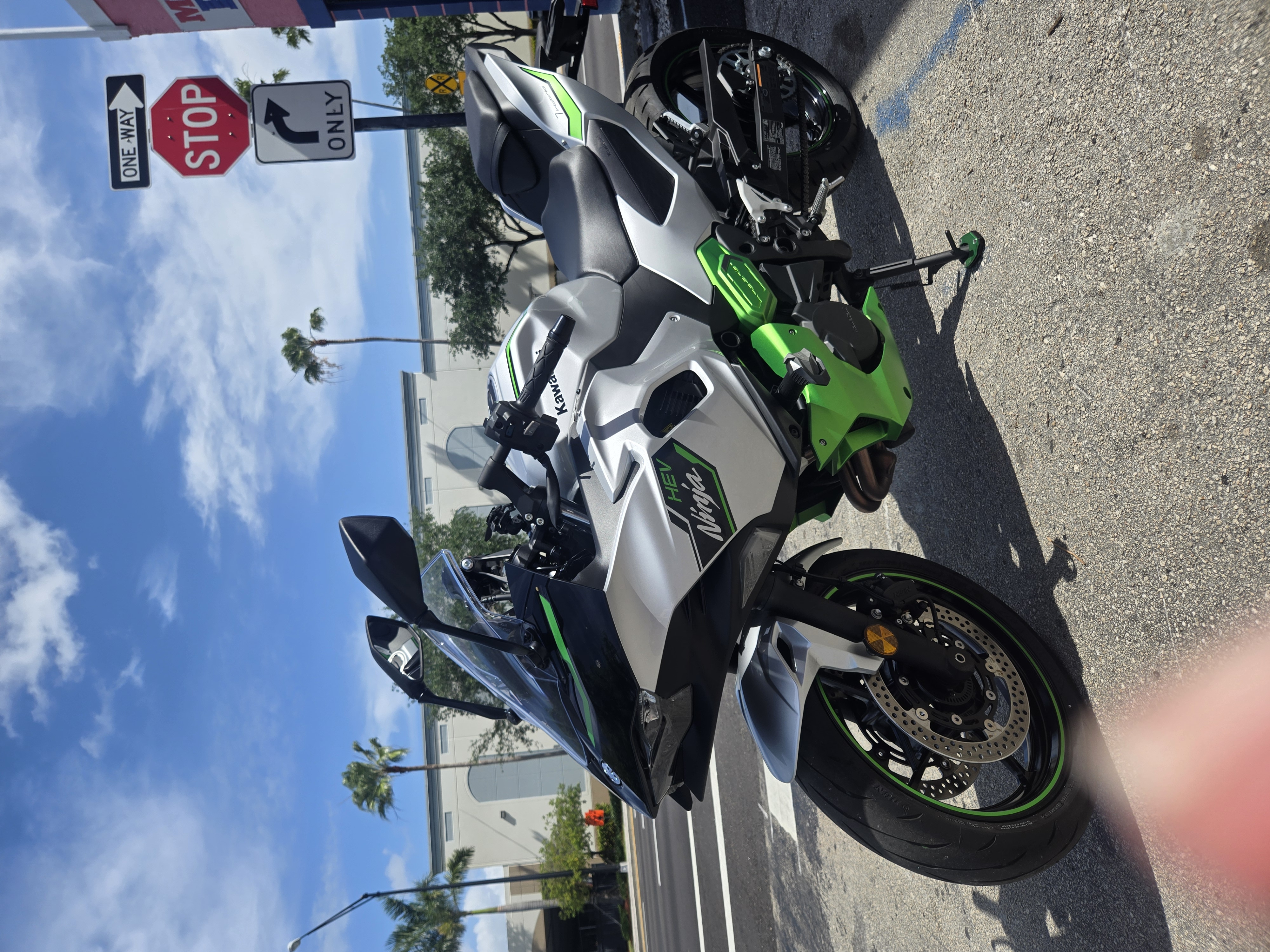 2024 Kawasaki Ninja 7 Hybrid abs