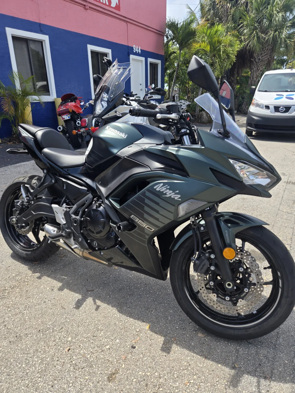 2025 Kawasaki Ninja 650cc abs