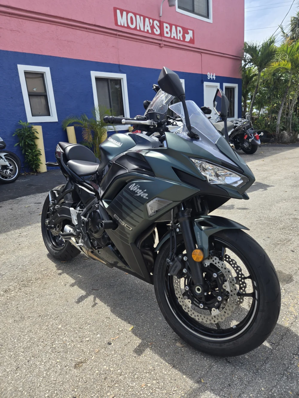 2025 Kawasaki Ninja 650cc abs
