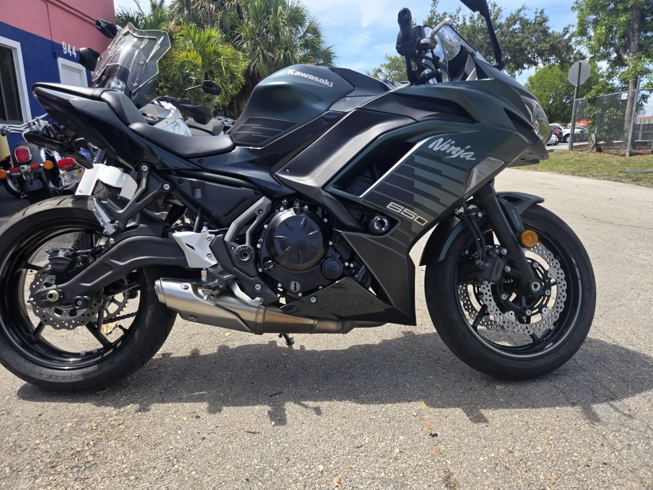 2025 Kawasaki Ninja 650cc abs