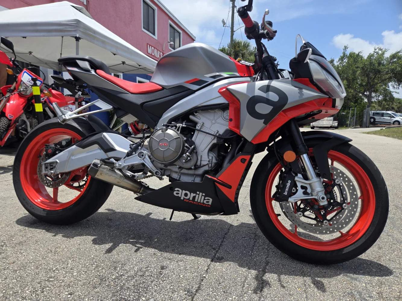2021 Aprilia Tuono