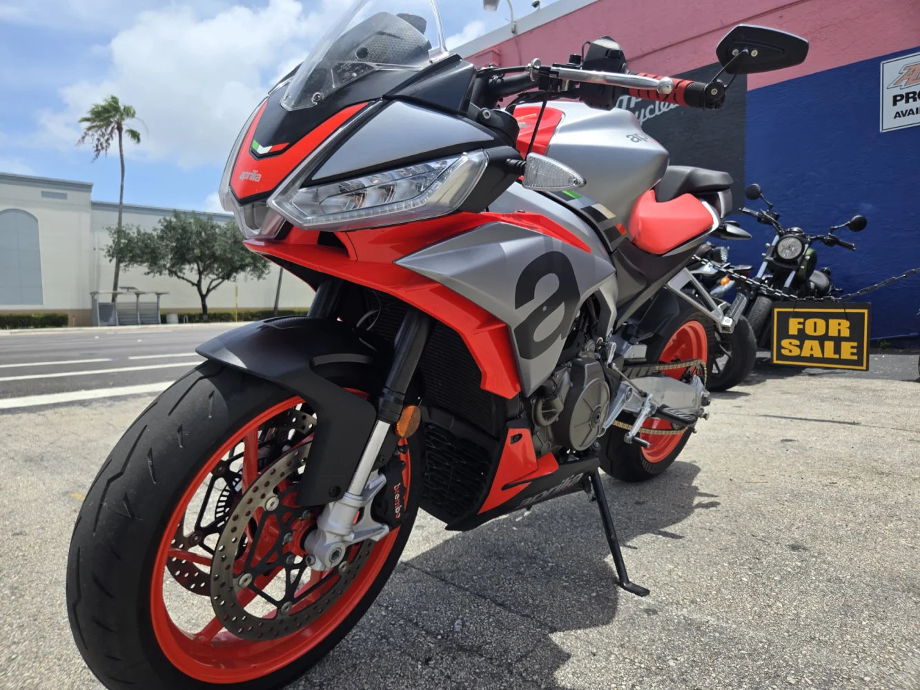 2021 Aprilia Tuono