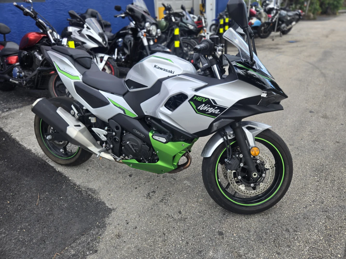 2024 Kawasaki Ninja 7 Hybrid abs