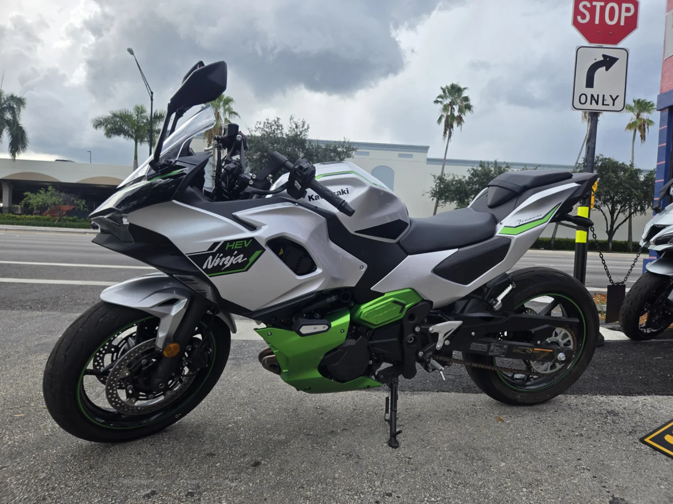 2024 Kawasaki Ninja 7 Hybrid abs