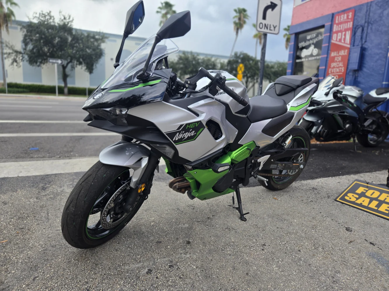 2024 Kawasaki Ninja 7 Hybrid abs