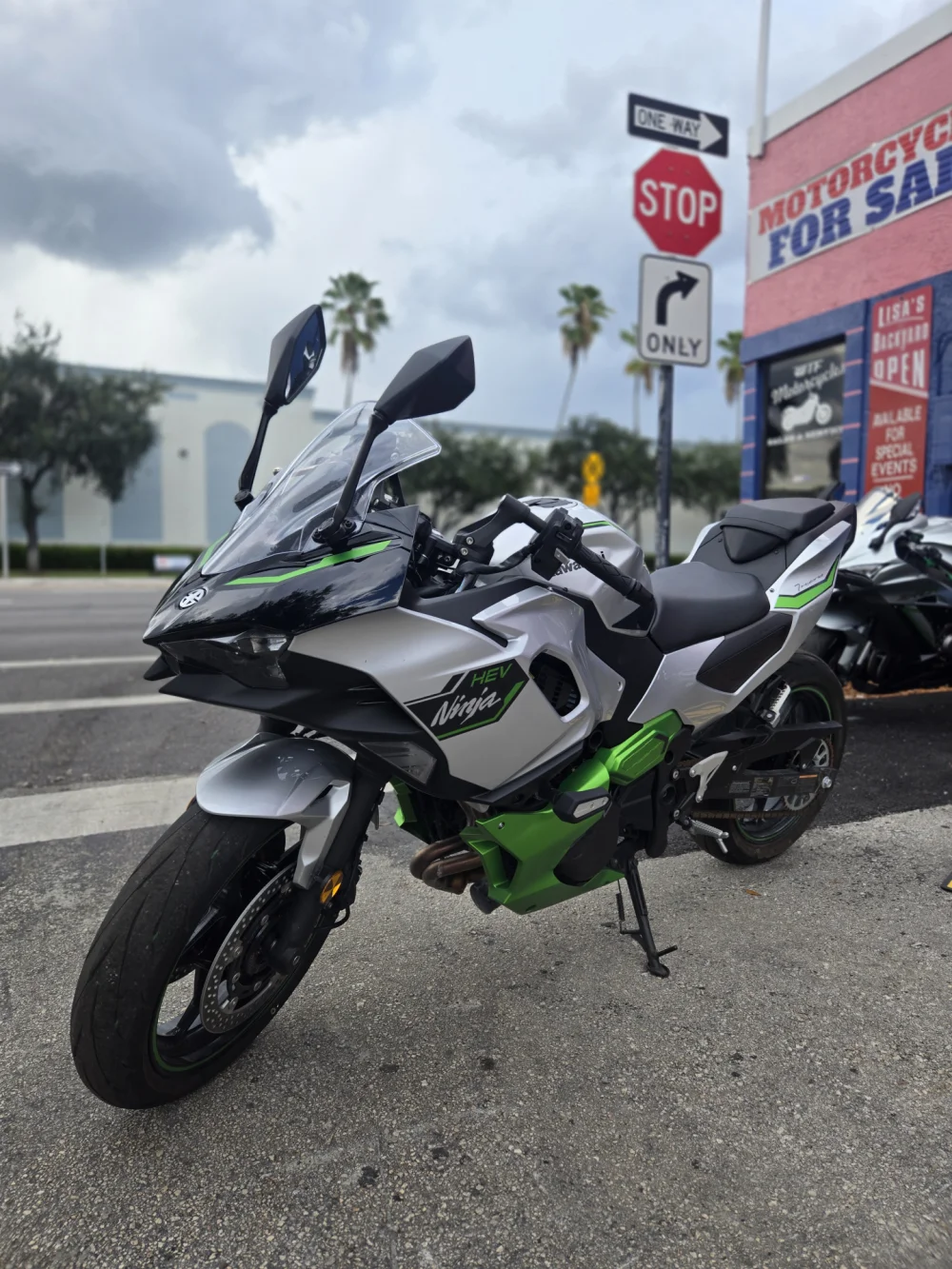 2024 Kawasaki Ninja 7 Hybrid abs