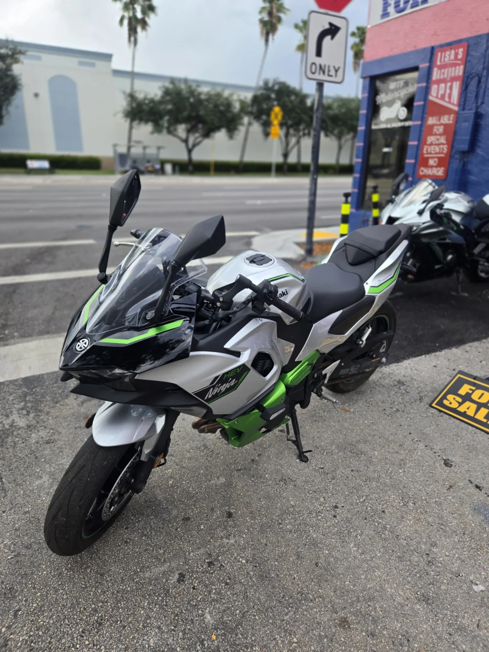2024 Kawasaki Ninja 7 Hybrid abs