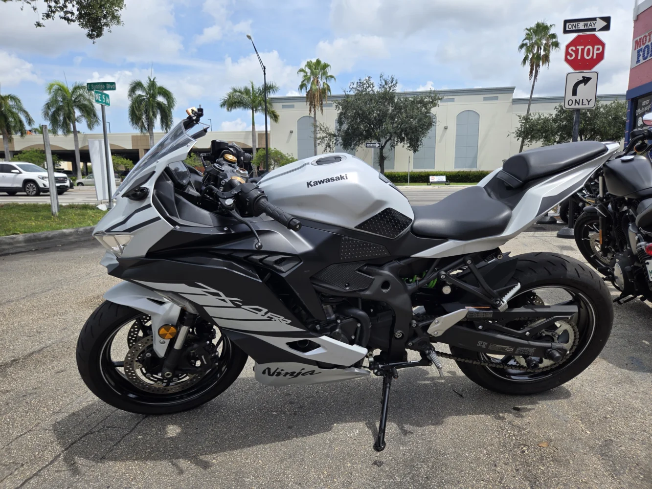 2025 Kawasaki ZX4RR Ninja